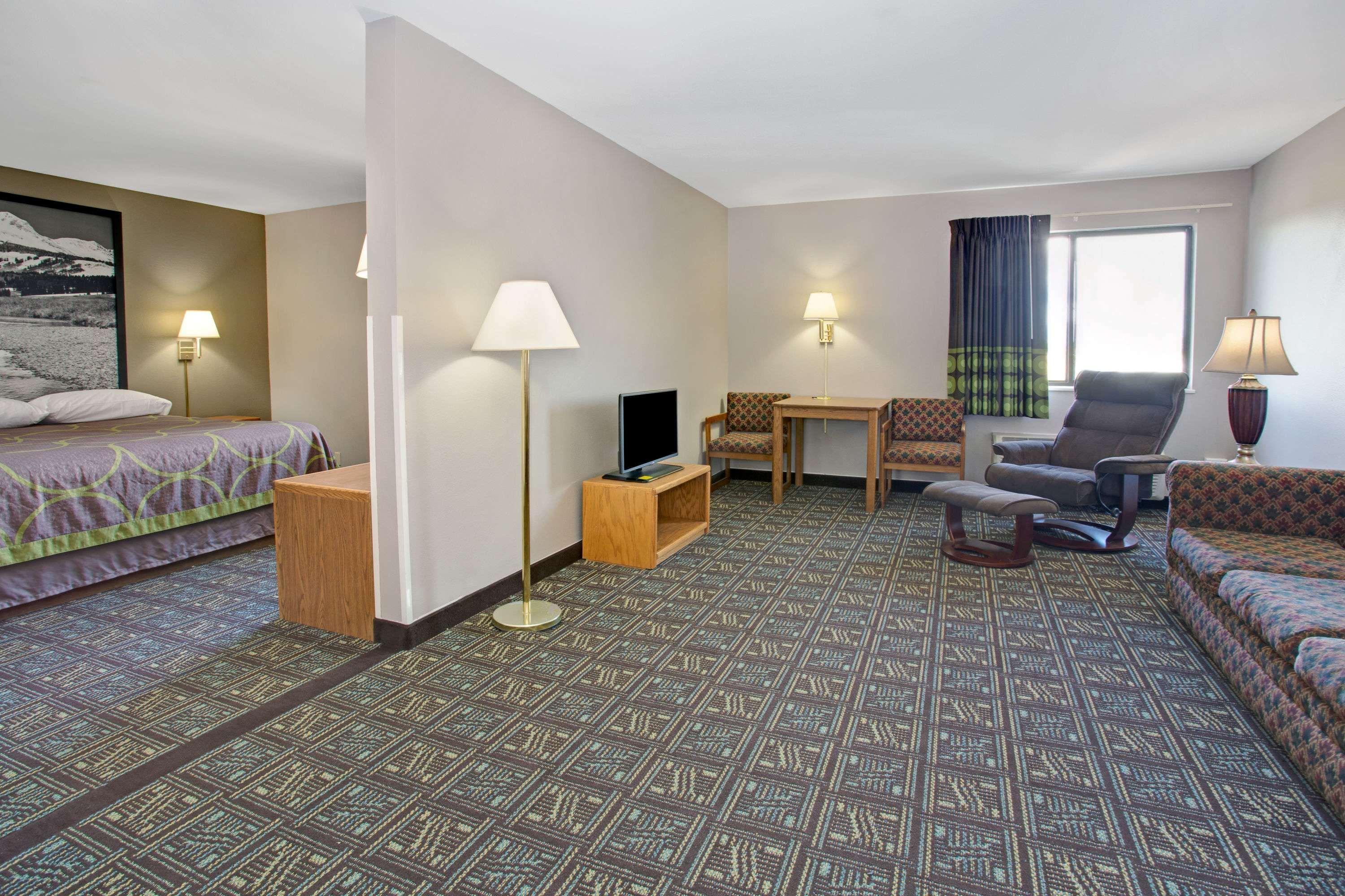 Super 8 By Wyndham Fort Collins Exteriör bild