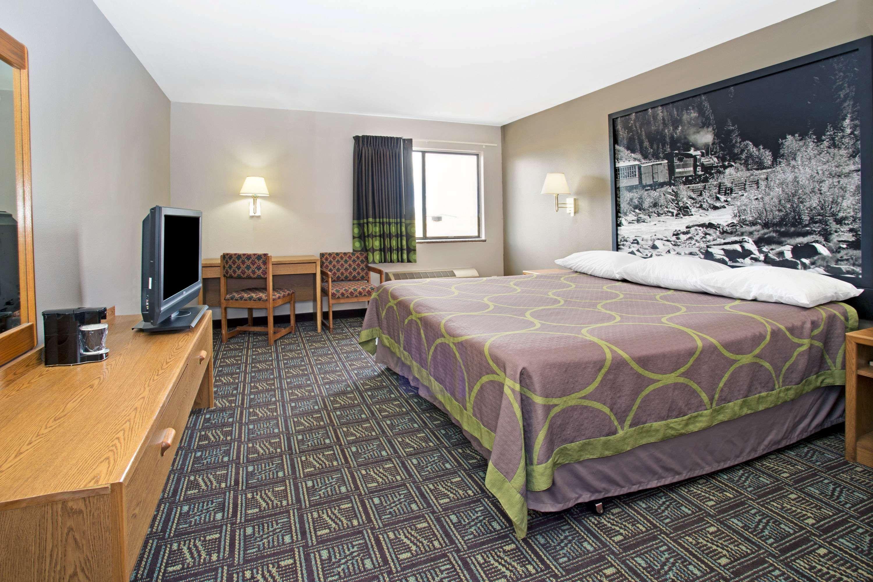 Super 8 By Wyndham Fort Collins Exteriör bild