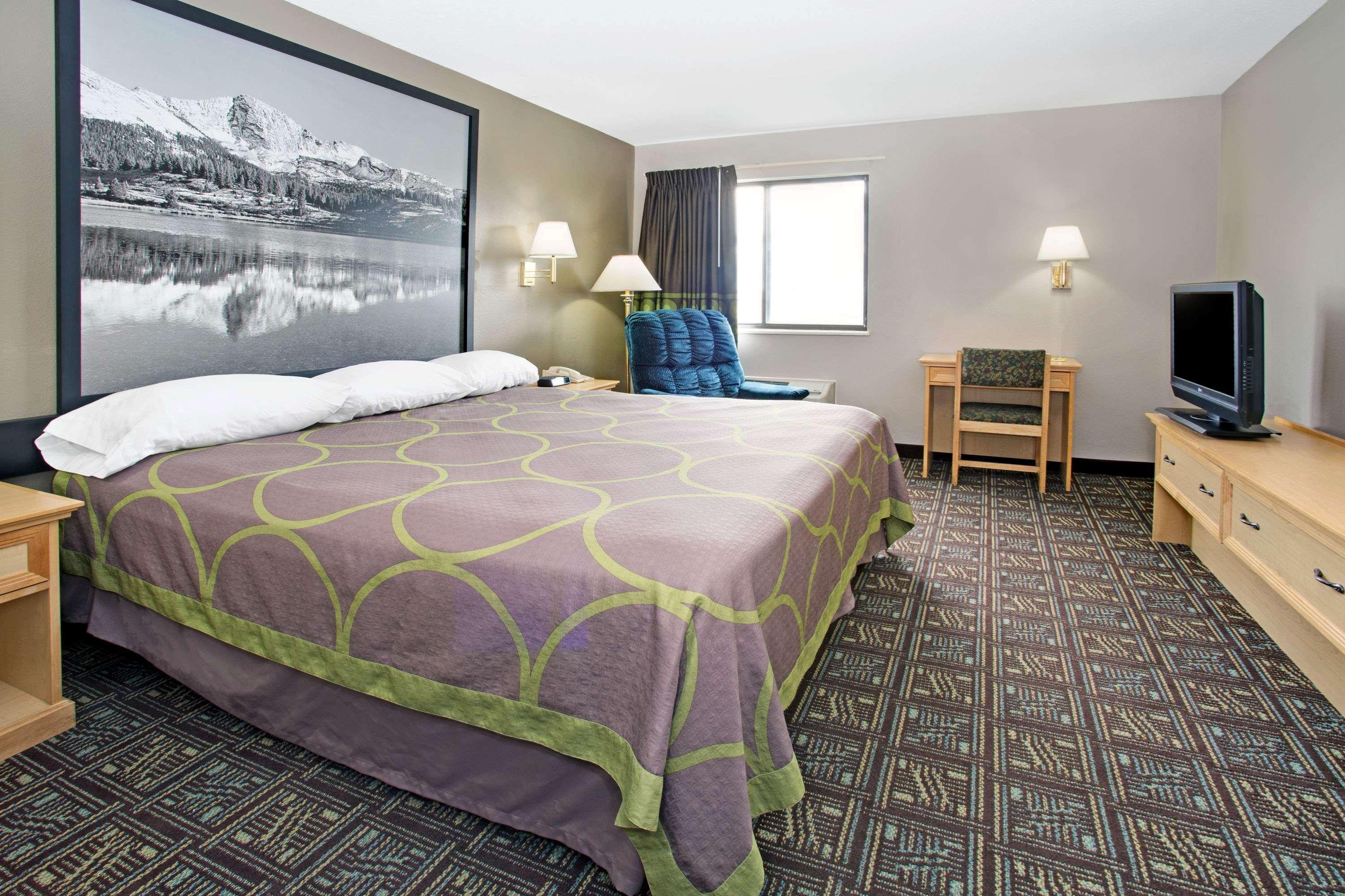 Super 8 By Wyndham Fort Collins Exteriör bild